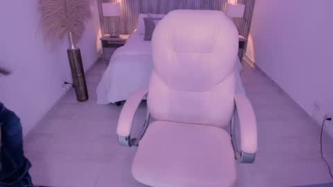 angie_smith_x online show from 3, 4, 2026