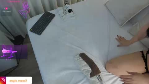 Snapshot of angiee_roses chatting on 15, 5, 2026 angiee roses online show from 15, 5, 2026
