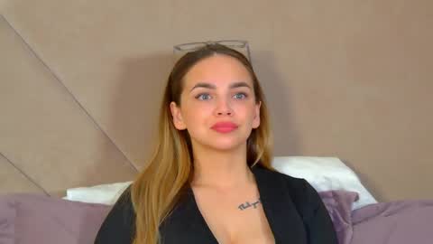 Snapshot of anitaventure chatting on 10, 6, 2026 AnitaVenture online show from 10, 6, 2026