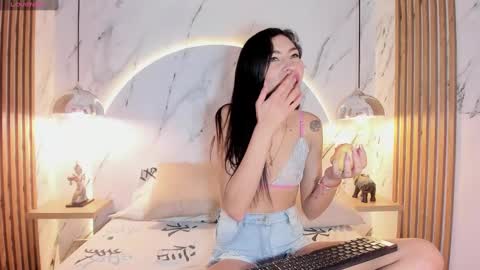 Snapshot of anna_lew chatting on 1, 2, 2025 anna online show from 1, 2, 2025