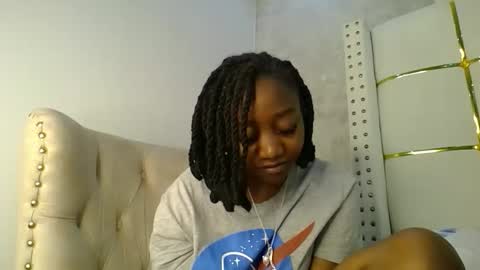 Snapshot of annabel038 chatting on 4, 10, 2025 Annabel online show from 4, 10, 2025