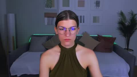 Snapshot of annathorne chatting on 9, 6, 2026 Im Anna online show from 9, 6, 2026