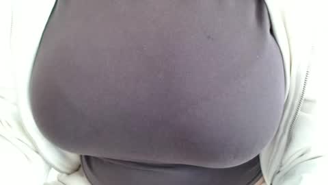 Snapshot of annbelll chatting on 18, 5, 2026 Bella online show from 18, 5, 2026