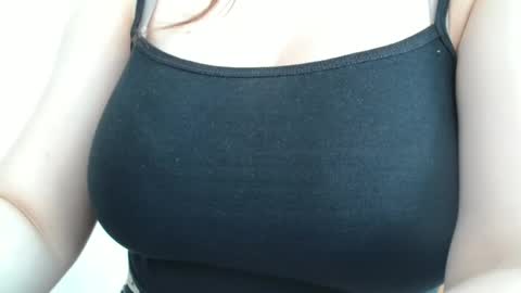 Snapshot of annbelll chatting on 20, 5, 2026 Bella online show from 20, 5, 2026