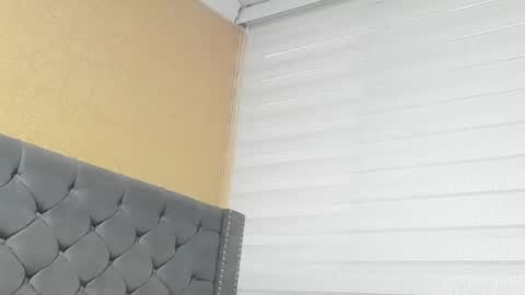Snapshot of anne_julienne chatting on 9, 5, 2026 online show from 9, 5, 2026