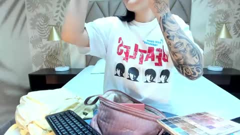 Snapshot of annedixie chatting on 28, 5, 2026 Anne online show from 28, 5, 2026