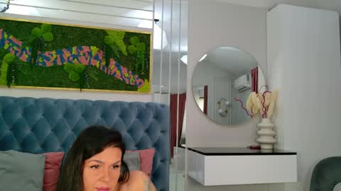 Snapshot of annerey chatting on 1, 5, 2026 Anne Rey online show from 1, 5, 2026