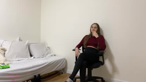 Snapshot of annetmoroz chatting on 5, 2, 2026 Ann Serj online show from 5, 2, 2026