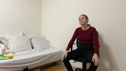 Snapshot of annetmoroz chatting on 7, 2, 2026 Ann Serj online show from 7, 2, 2026