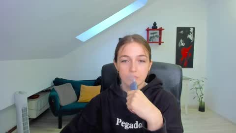Snapshot of annewilsonn chatting on 14, 5, 2026 annewilsonn online show from 14, 5, 2026