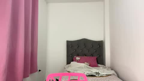 Snapshot of anngela01 chatting on 28, 10, 2025 anngela online show from 28, 10, 2025