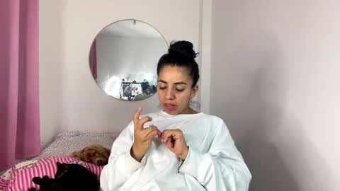 Snapshot of anngela01 chatting on 5, 11, 2025 anngela online show from 5, 11, 2025