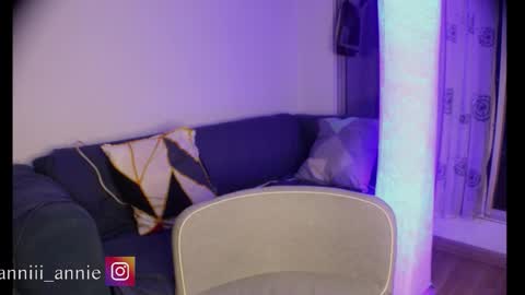 Snapshot of annie_snow_ chatting on 4, 3, 2026 JEANNE no olvides seguirme dont forget follow me uu online show from 4, 3, 2026