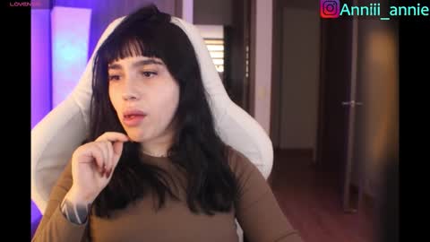 Snapshot of annie_snow_ chatting on 11, 3, 2026 JEANNE no olvides seguirme dont forget follow me uu online show from 11, 3, 2026