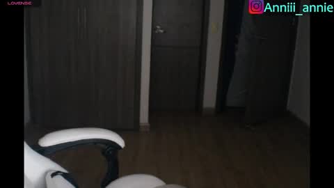 Snapshot of annie_snow_ chatting on 16, 3, 2026 JEANNE no olvides seguirme dont forget follow me uu online show from 16, 3, 2026