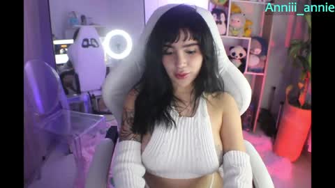 Snapshot of annie_snow_ chatting on 15, 5, 2026 JEANNE no olvides seguirme dont forget follow me uu online show from 15, 5, 2026