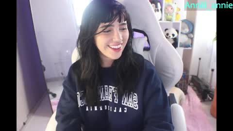 Snapshot of annie_snow_ chatting on 21, 5, 2026 JEANNE no olvides seguirme dont forget follow me uu online show from 21, 5, 2026