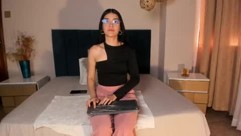 Snapshot of anniebluee_ chatting on 18, 5, 2026 Annie Bluee online show from 18, 5, 2026