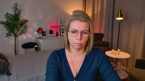 Snapshot of annielight chatting on 27, 4, 2026 Annie online show from 27, 4, 2026