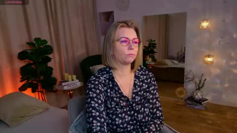 Snapshot of annielight chatting on 7, 5, 2026 Annie online show from 7, 5, 2026