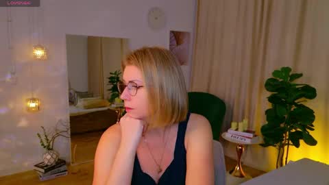 Snapshot of annielight chatting on 18, 5, 2026 Annie online show from 18, 5, 2026