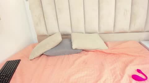 Annie Queen online show from 9, 10, 2025