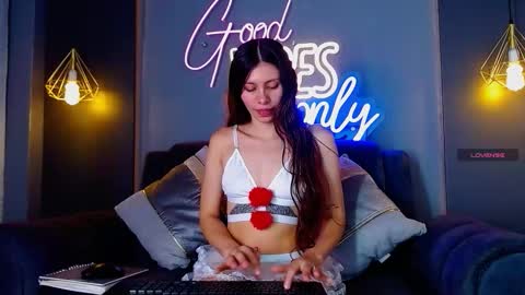 Snapshot of anny_loves chatting on 6, 2, 2026 anny_loves online show from 6, 2, 2026