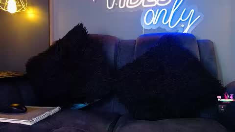 Snapshot of anny_loves chatting on 27, 2, 2026 anny_loves online show from 27, 2, 2026