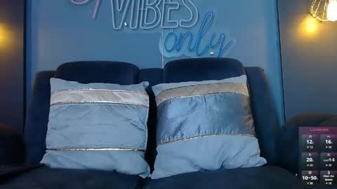 Snapshot of anny_loves chatting on 19, 5, 2026 anny_loves online show from 19, 5, 2026