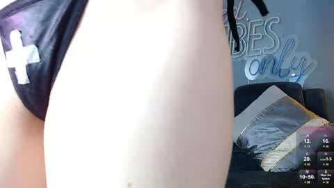 Snapshot of anny_loves chatting on 27, 5, 2026 anny_loves online show from 27, 5, 2026
