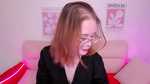 Snapshot of anny_twelvetrees chatting on 18, 11, 2025 Anny online show from 18, 11, 2025