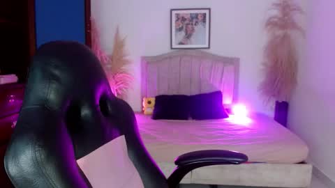 Snapshot of annyrusso chatting on 9, 2, 2026 annyrusso online show from 9, 2, 2026