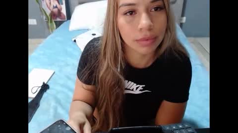 Snapshot of annyyeins chatting on 1, 3, 2025 Anny Yeins online show from 1, 3, 2025