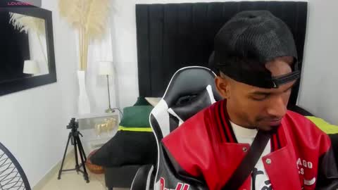       online show from 18, 12, 2025