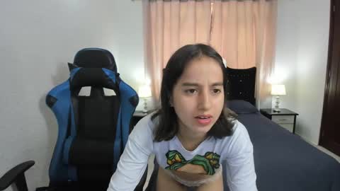 Snapshot of antonella_heinz_ chatting on 8, 12, 2024 Antonella online show from 8, 12, 2024