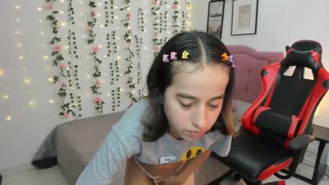 Snapshot of antonella_heinz_ chatting on 10, 12, 2024 Antonella online show from 10, 12, 2024