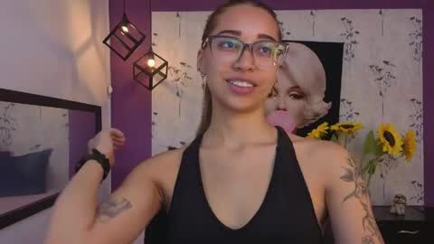 Snapshot of antonella_mc chatting on 4, 5, 2026 Antonella online show from 4, 5, 2026