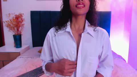 AntonellaHall  online show from 10, 12, 2024