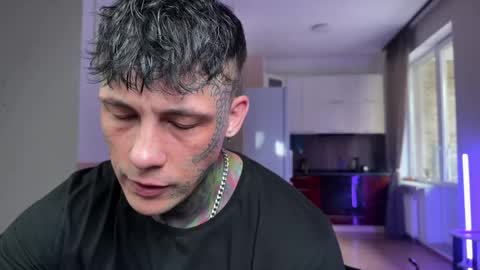 Tom online show from 7, 4, 2026