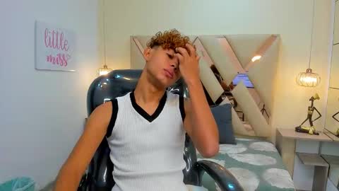 anyelotwink online show from 19, 12, 2025