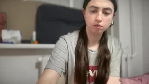 aphr0dite22 online show from 25, 3, 2026