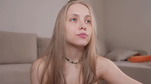 Snapshot of appr0ved chatting on 20, 5, 2026 REYNA my friend online show from 20, 5, 2026