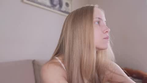 Snapshot of appr0ved chatting on 6, 6, 2026 REYNA my friend online show from 6, 6, 2026