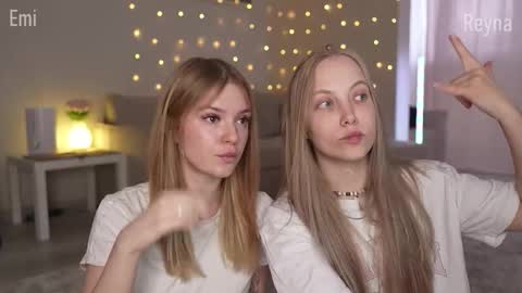 Snapshot of appr0ved_ chatting on 1, 3, 2026 REYNA next stream is 11h of Feb online show from 1, 3, 2026