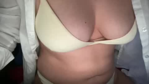 Snapshot of april2020cute chatting on 4, 12, 2024 April online show from 4, 12, 2024
