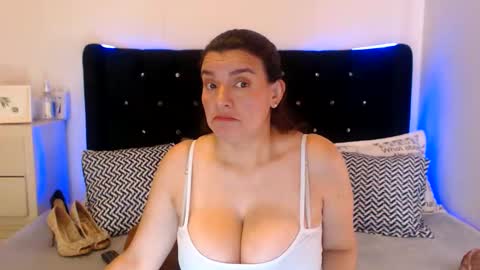 Snapshot of april_harrys chatting on 7, 6, 2026 April online show from 7, 6, 2026