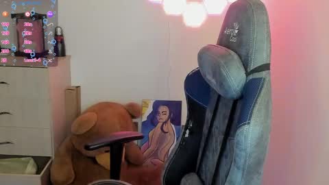 aqua emilly online show from 25, 2, 2025