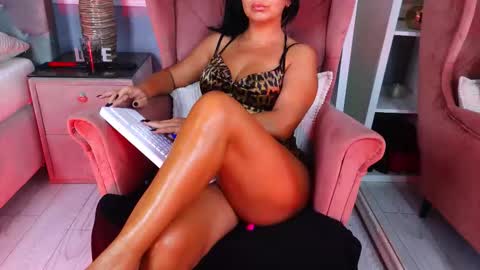 Snapshot of aqueenmonica chatting on 19, 9, 2025 AQueenMonica online show from 19, 9, 2025