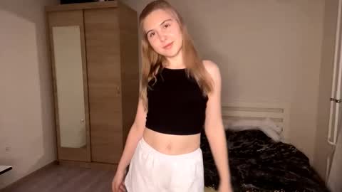 Snapshot of arabunyan chatting on 9, 11, 2025 Emi online show from 9, 11, 2025