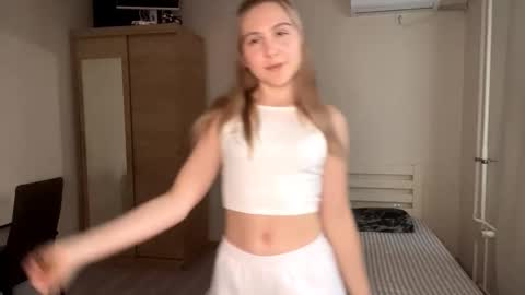 Snapshot of arabunyan chatting on 10, 11, 2025 Emi online show from 10, 11, 2025